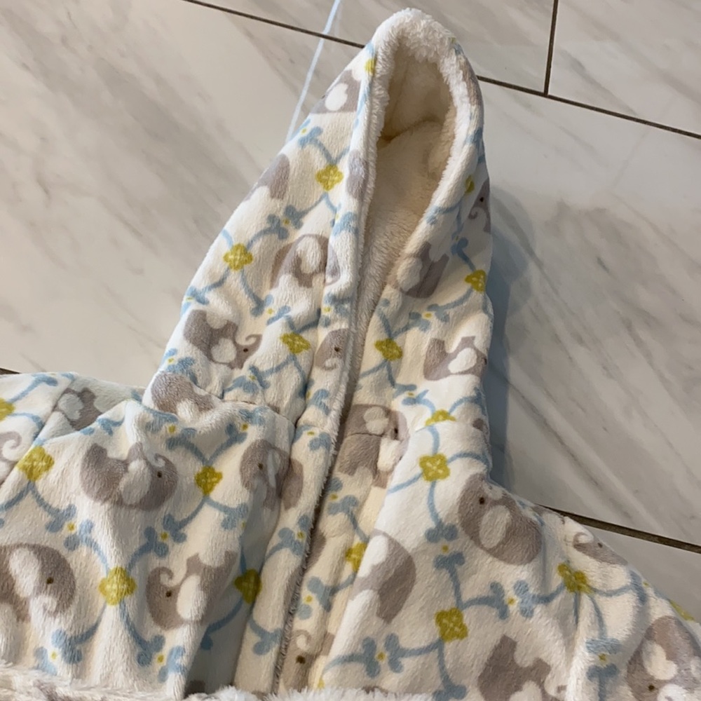 Elephant Bath Robe - Picture 2 of 4